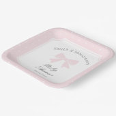 Elegant Polka Dots Baby Pink Bow Girl Baby Shower Pappteller (Gewinkelt)