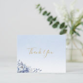 Elegant Powder Blue & Gold Floral Wedding Dankeskarte (Stehend Vorderseite)