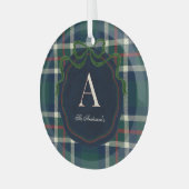 Elegant Preppy Plaid Monogram Christmas Ornament Aus Glas (Vorderseite links)