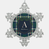 Elegant Preppy Plaid Monogram Christmas Schneeflocken Zinn-Ornament (Vorderseite)