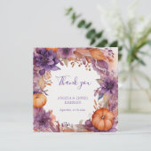 Elegant Pumpkins Purple Flowers Hochzeit Dankeskarte (Stehend Vorderseite)