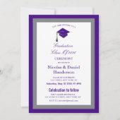 Elegant purple caps graduation ceremony invitation einladung (Vorderseite)