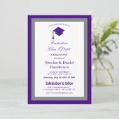 Elegant purple caps graduation ceremony invitation einladung (Stehend Vorderseite)