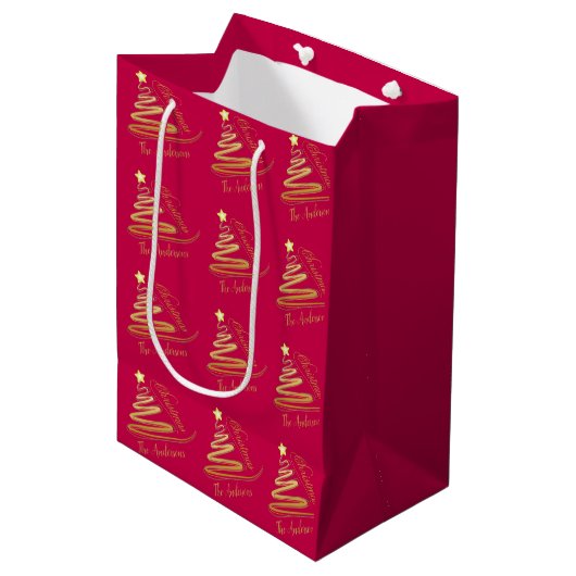Elegant Raspberry Red Gold Foil Christmas Tree Mittlere Geschenktüte (Vorderseite Schrägansicht)