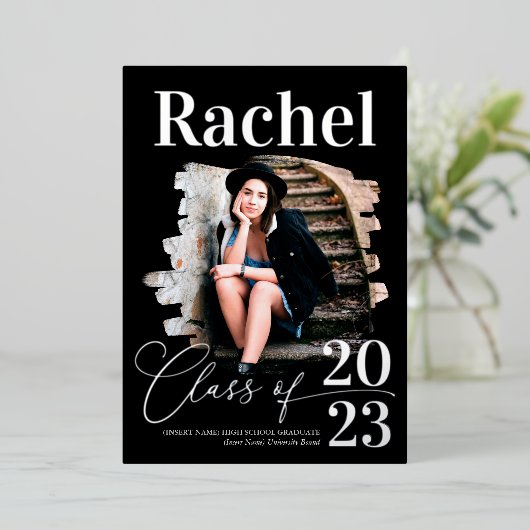 Elegant Real Silver Typografy Class of Abschluss Folieneinladung (Stehend vorne)