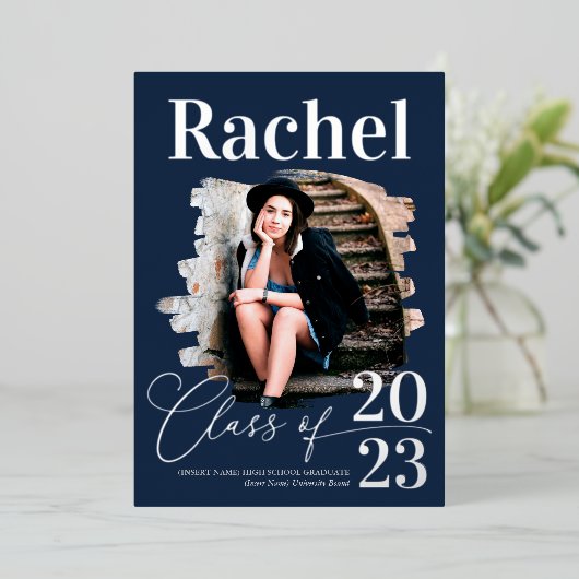 Elegant Real Silver Typografy Class of Abschluss Folieneinladung (Stehend vorne)