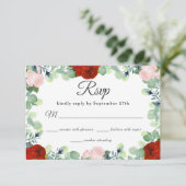 Elegant Red Blush Rose Grüne Hochzeit RSVP Karte (Stehend Vorderseite)