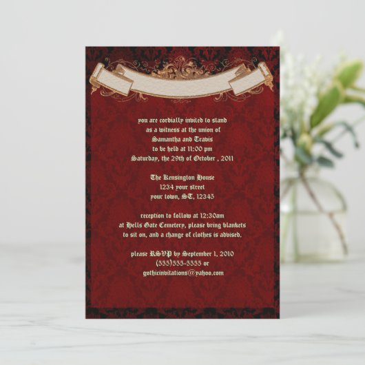 Elegant Red Damask Goth Wedding Einladung (Stehend Vorderseite)
