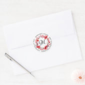 Elegant Red Floral Script Monogram Address Runder Aufkleber (Umschlag)