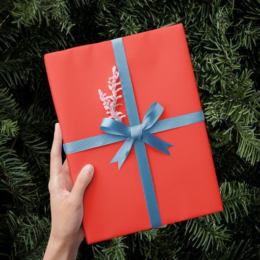 Elegant red wrapping paper, perfect for birthday g geschenkpapier