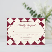 Elegant Retro Checkered Burgundy Wedding RSVP Karte (Stehend Vorderseite)