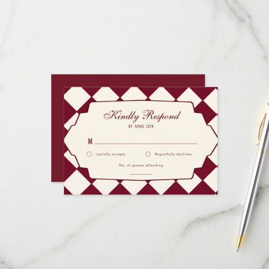 Elegant Retro Checkered Burgundy Wedding RSVP Karte (Vorderseite/Rückseite Beispiel)