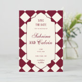 Elegant Retro Checkered Burgundy Wedding Save The Date (Stehend Vorderseite)
