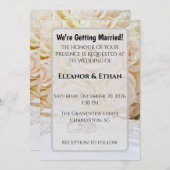 Elegant Rings & Cream Rose Bouquet Wedding Einladung (Vorne/Hinten)