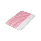 Elegant rosa Polka Dots Personalisiert Badematte (Schrägansicht)