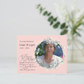 Elegant rosa weiß gestrichene blumenkranzbeerdigun postkarte (Stehend Vorderseite)