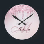 Elegant Rose Gold Glitter drip trendy Runde Wanduhr<br><div class="desc">An elegant mix of script with a personalized monogram haben wir eine Goldgold-Purple-Girly-Glitter-Background-Fälschung.</div>