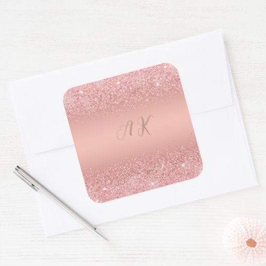 Elegant Rose Gold Luxe Shimmer Monogram Quadratischer Aufkleber (Umschlag)