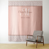 Elegant Rose Gold Monogram Wedding Backdrop Wandteppich (Beispiel)