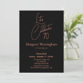 Elegant Rose Gold Script Typography 70th Birthday Einladung (Stehend Vorderseite)