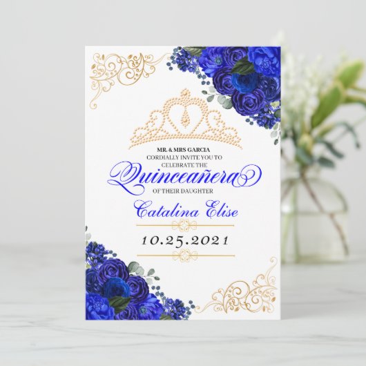 Elegant Royal Blue Floral Quinceanera Birthday Einladung (Stehend Vorderseite)