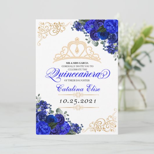 Elegant Royal Blue Floral Quinceanera Birthday Einladung (Stehend Vorderseite)