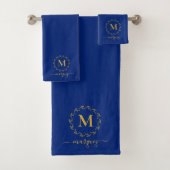 Elegant Royal Blue Gold Wreath Monogram Badhandtuch Set (Insitu)