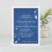 Elegant Royal Blue White Floral Wedding Einladung (Stehend Vorderseite)