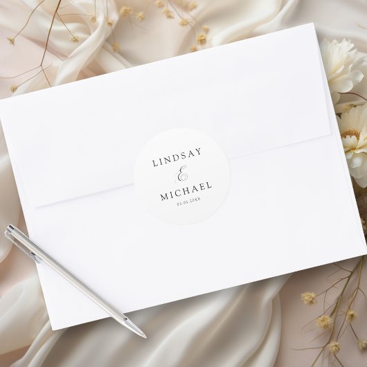 Elegant Royal White Script Wedding Runder Aufkleber