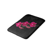 Elegant Ruby Red Orchids Bath Mats Rugs Badematte (Schrägansicht)