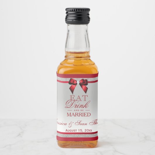 Elegant Ruby Red & Silver Glitzer Wedding Mini Alkoholflaschenetikett (Vorderseite)