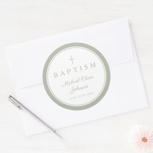 Elegant Sage Green Cross Boy Baptism Runder Aufkleber (Umschlag)