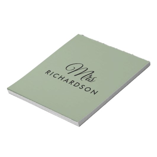 Elegant Sage Green Custom Mrs. Script Family Name Notizblock (Rotiert)