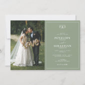 Elegant Sage Green Monogram Formal Photo Wedding Einladung (Vorderseite)