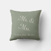 Elegant Sage Green Mr.and Mrs Name Date Script  Kissen (Rückseite)