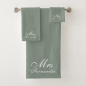 Elegant Sage Green Mrs. Brautparty Gift Badhandtuch Set (Insitu)