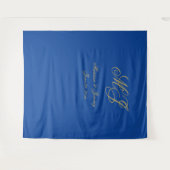 Elegant Sapphire Blue Gold Script Monogram Wedding Wandteppich (Vorderseite (Horizontal))