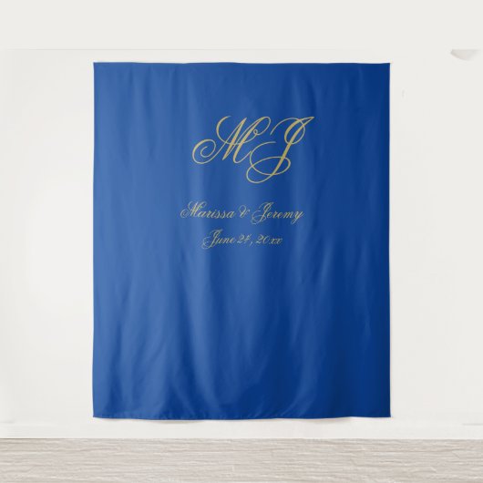 Elegant Sapphire Blue Gold Script Monogram Wedding Wandteppich (Vorderseite)