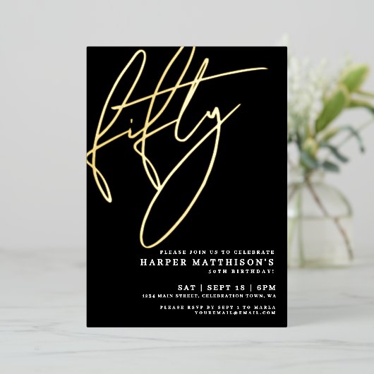 Elegant Schwarz 50. Geburtstag Gold Folieneinladung (Stehend vorne)