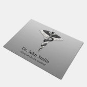 Elegant Schwarz-weiß Caduceus Classy Noble Medical Fußmatte (Schrägansicht)