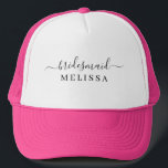 Elegant Script Bridesmaid Name Truckerkappe<br><div class="desc">Eleganter Script Bridesmaid Hat. Verfügt über trendige und stilvolle Skript-Schriftart,  personalisieren Sie mit dem Namen der Brautjungfrau.</div>