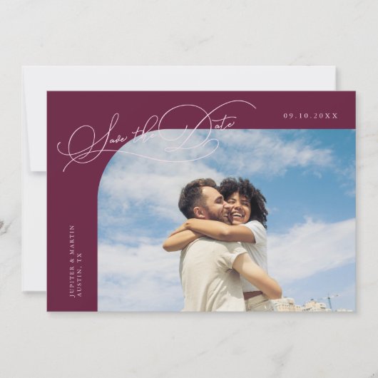 Elegant Script Cranberry Curved Frame Photo Save The Date (Vorderseite)