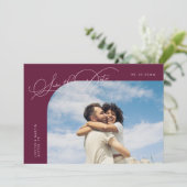 Elegant Script Cranberry Curved Frame Photo Save The Date (Stehend Vorderseite)