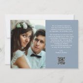Elegant Script Dusty Blue | QR Code Just Married Einladung (Rückseite)