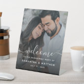 Elegant Script Engagement Party Welcome Sign Sockelschild (In SItu)