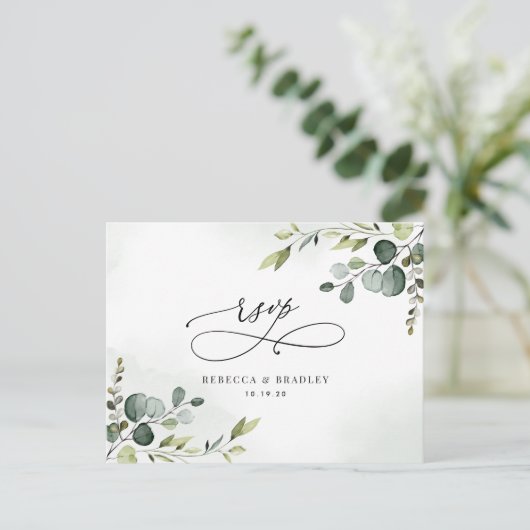 Elegant Script Eucalyptus Greenery Wedding Rsvp Postkarte (Stehend Vorderseite)