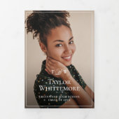 Elegant Script Grad Photo Collage Graduation Party Dreifach Gefaltete Einladung (Cover)