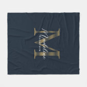 Elegant Script Metallic Navy Blue Gold Monogram Fleecedecke (Vorderseite (Horizontal))