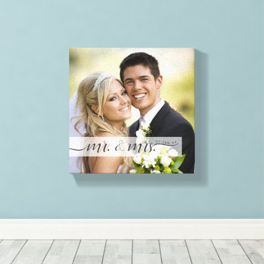 Elegant Script Mr. & Mrs. Wedding Date | Eintritt Leinwanddruck (Insitu (Holzboden))