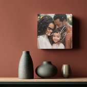 Elegant Script Overlay Family Photo Quadratische Wanduhr